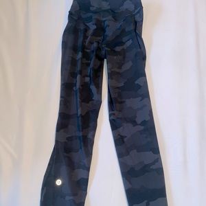 Lululemon Base Pace Tight Crop ‘23 Size 2 in Black Camo